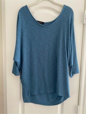 Laila Jayde Heathered Blue Scoop Neck Dolman Top